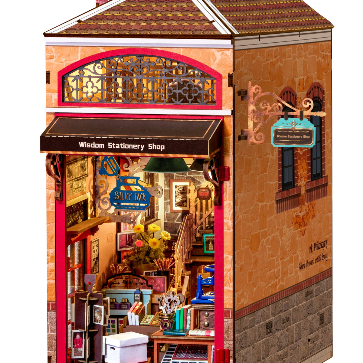 Miniature boghylde-scene af papirbutik med åbent vindue, stribet markise og indvendige papirdetaljer