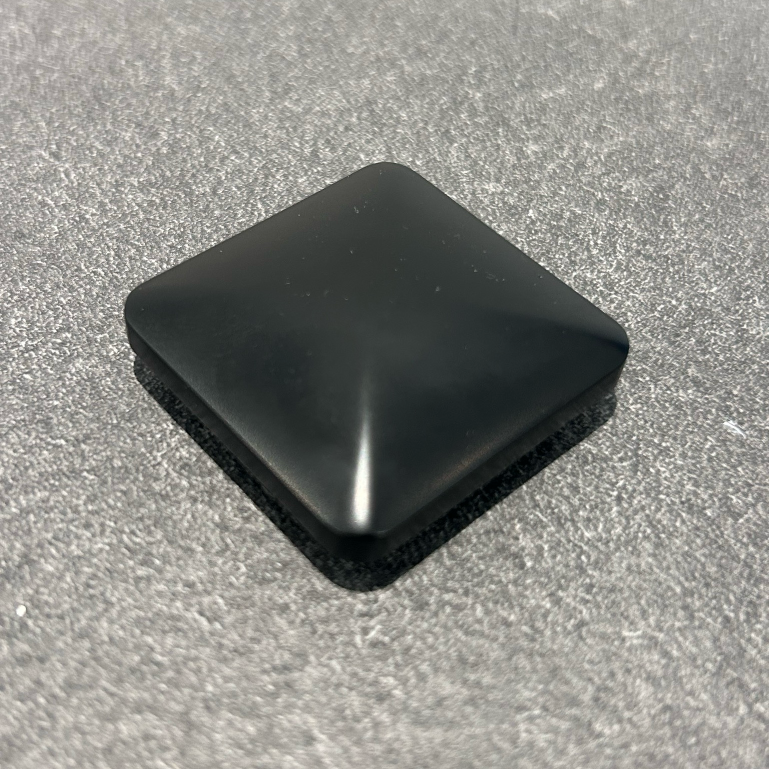Desk Flipper Black vist som samlet model