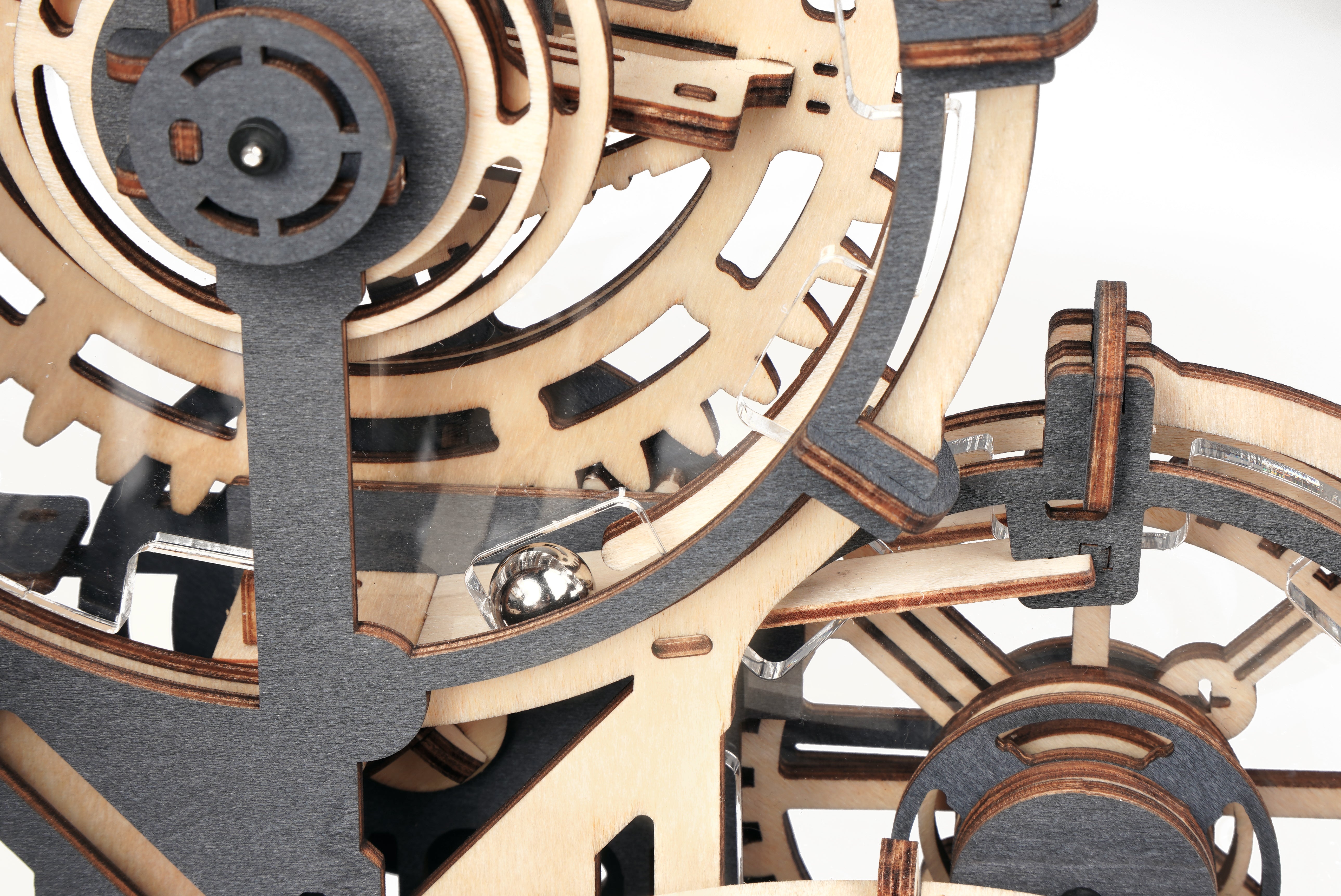 Detaljebillede af ROKR Marble Night City – Mekanisk 3D Kuglebane i Træ