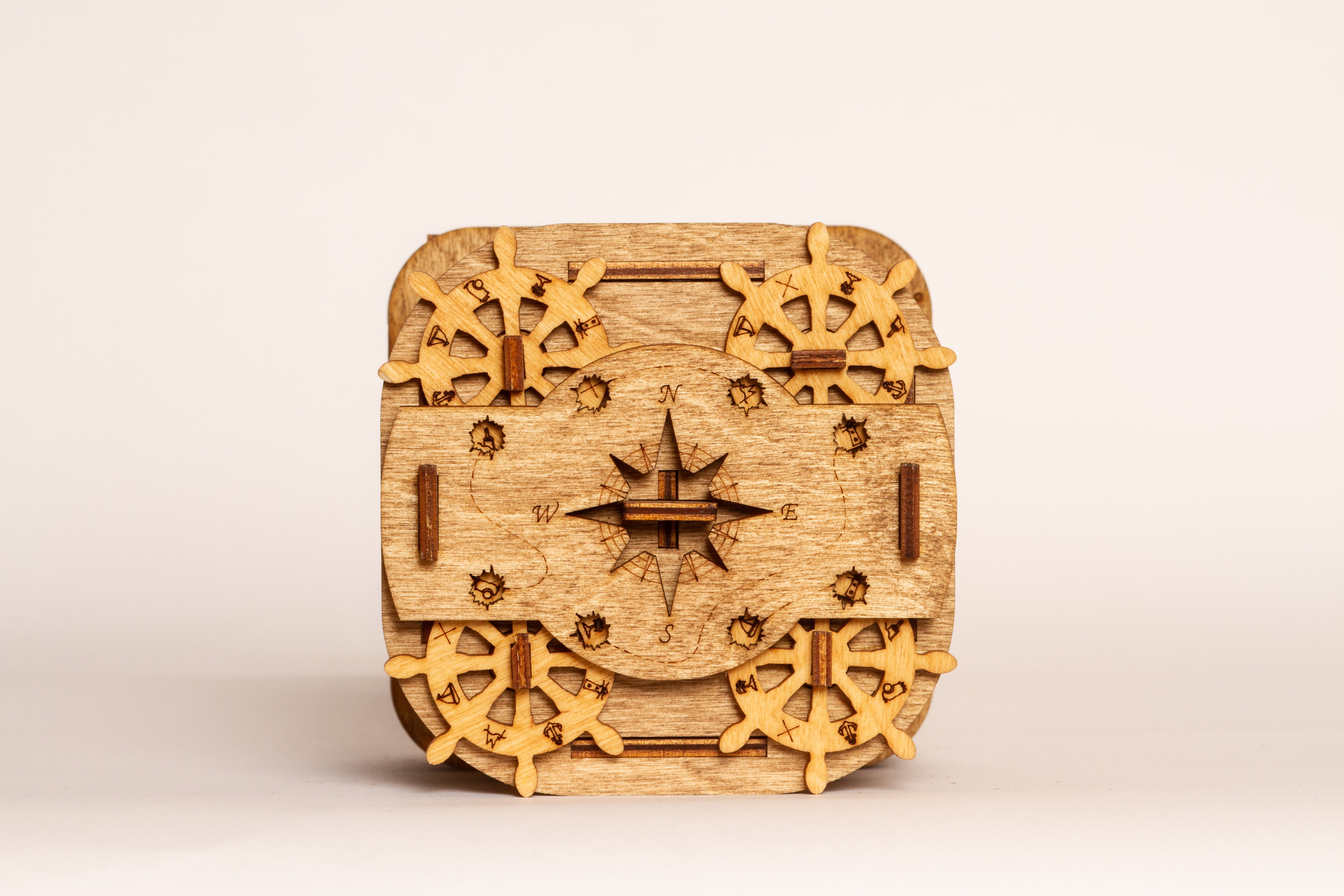 Detaljebillede af Cluebox: Davy Jones Locker – Escape Room in a Box
