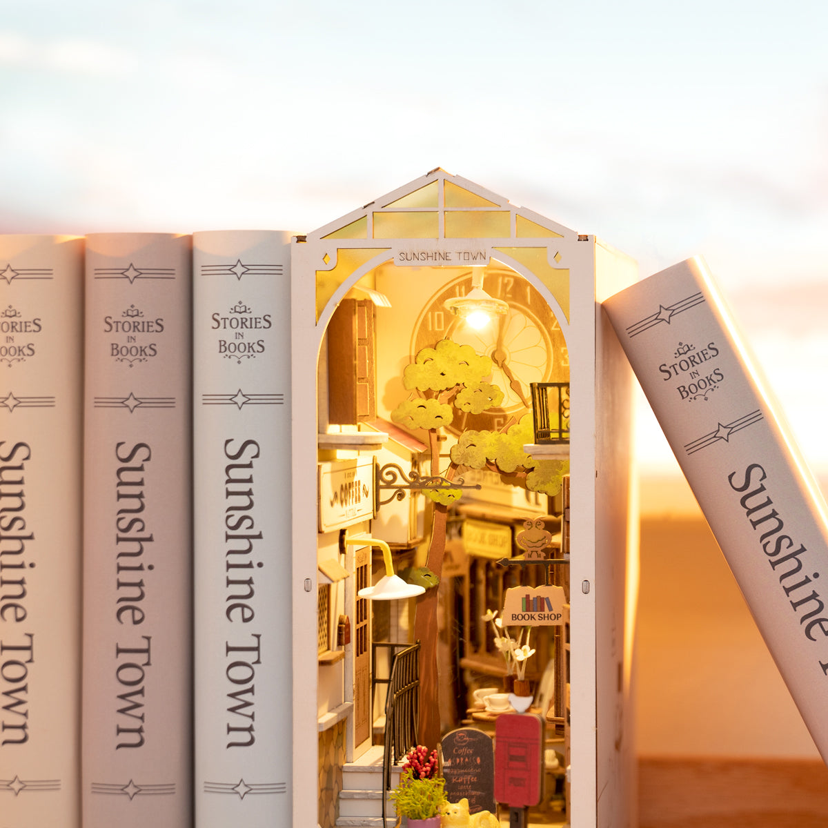 Detaljebillede af Rolife Sunshine Town – DIY Book Nook