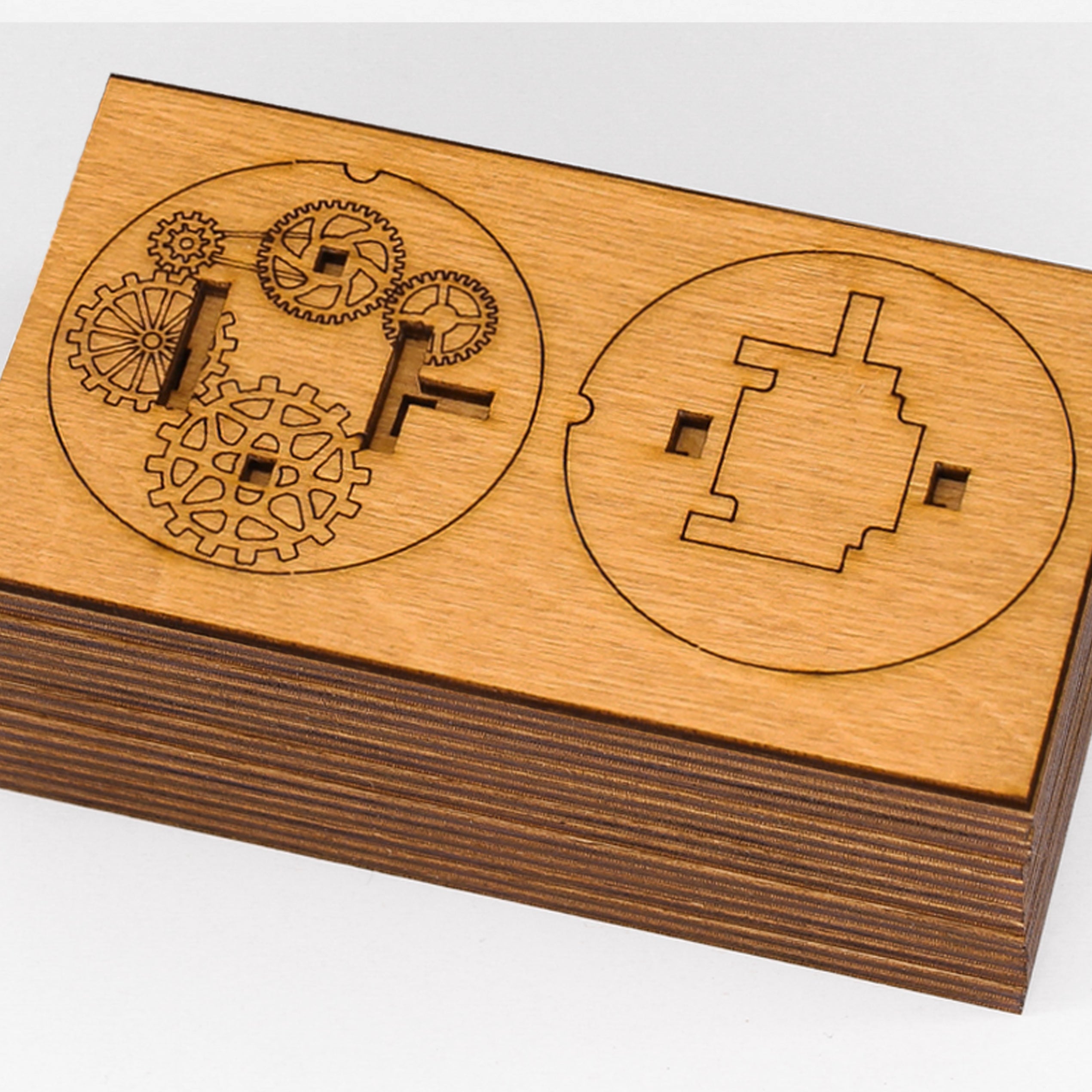 Detaljebillede af Kryptos fra iDventure – Cryptex puzzle box i Træ