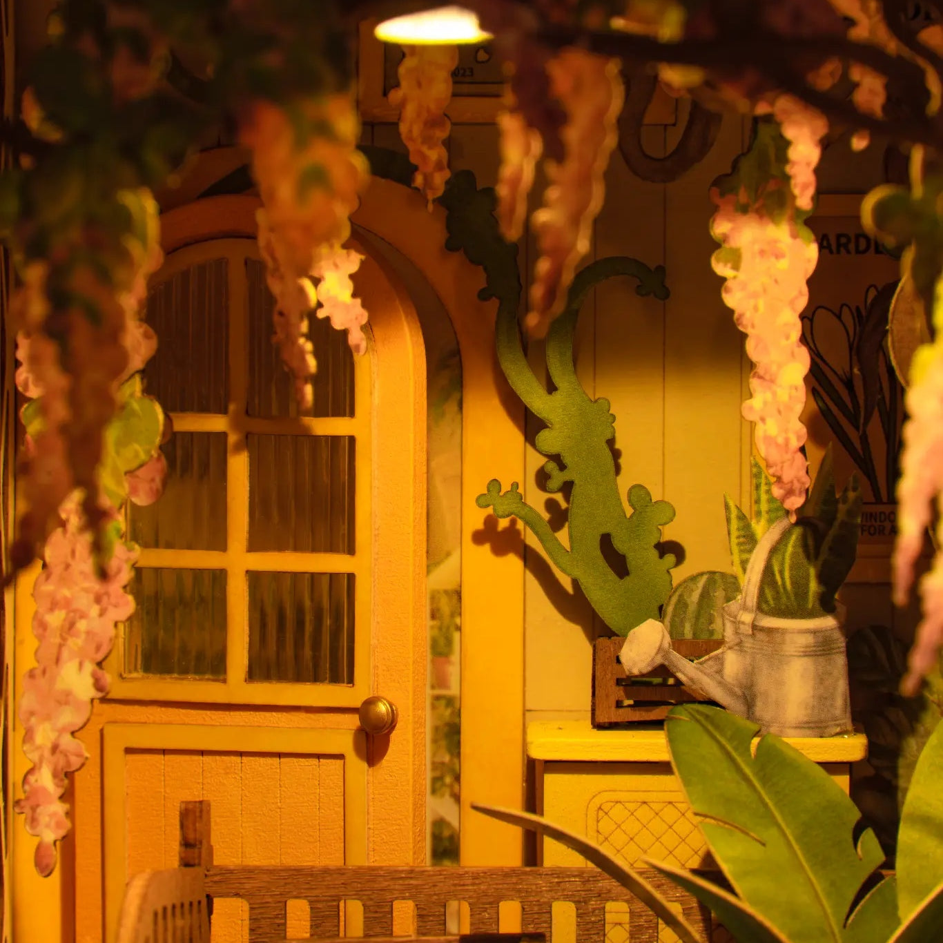 Detaljebillede af Rolife Garden House – DIY Book Nook