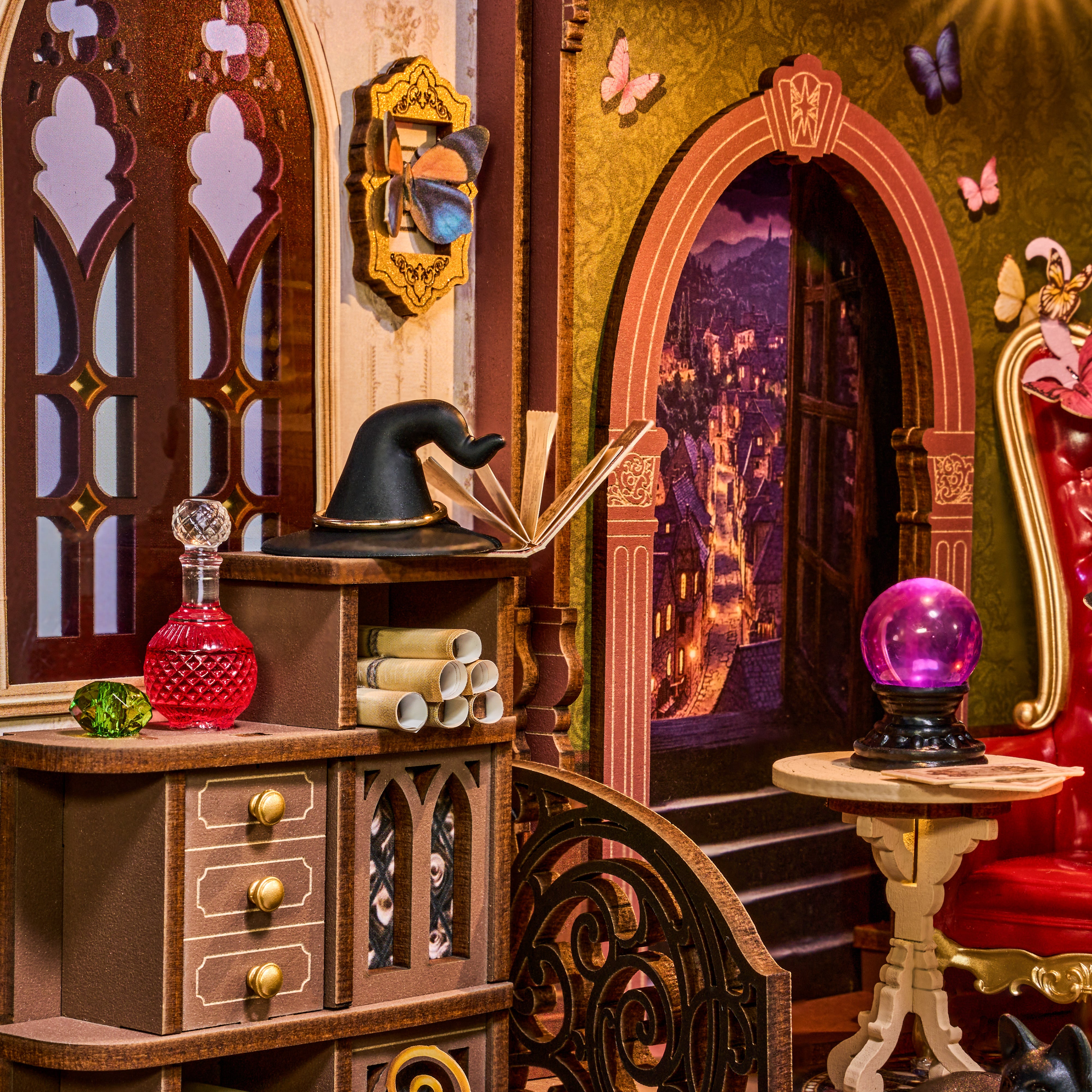 Detaljebillede af Rolife Magic Fantasy Corner – DIY Book Nook