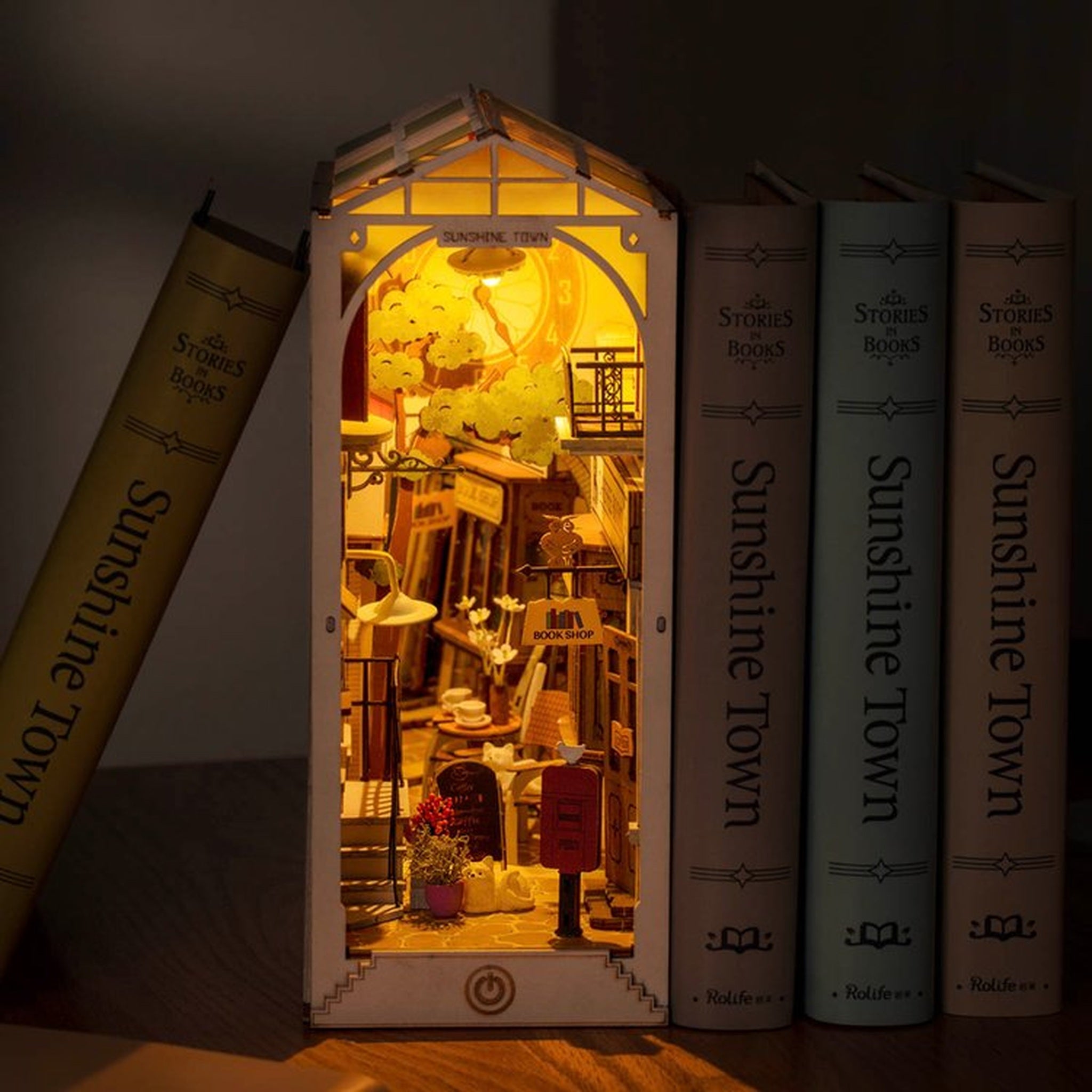 Detaljebillede af Rolife Sunshine Town – DIY Book Nook