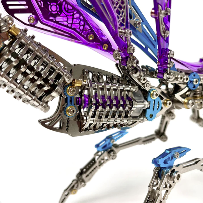 Detaljebillede af 3D Giant Praying Mantis Blue/Purple/Silver