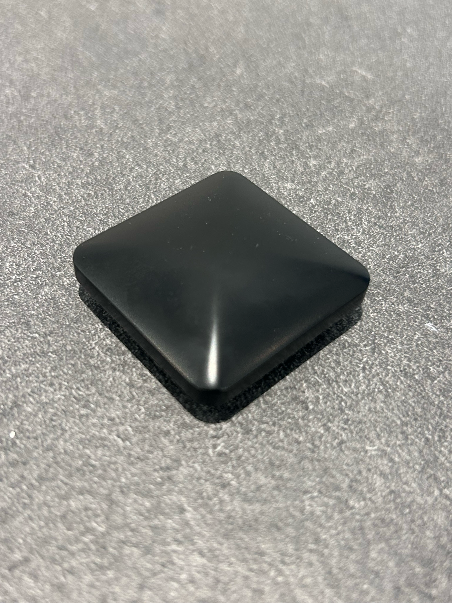 Desk Flipper Black vist som samlet model