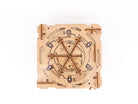 Detaljebillede af Cluebox: Cambridge labyrinth - Escape Room in a Box