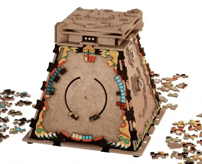 Detaljebillede af Cluebox: Pyramid of the Sun – Escape Room in a Box