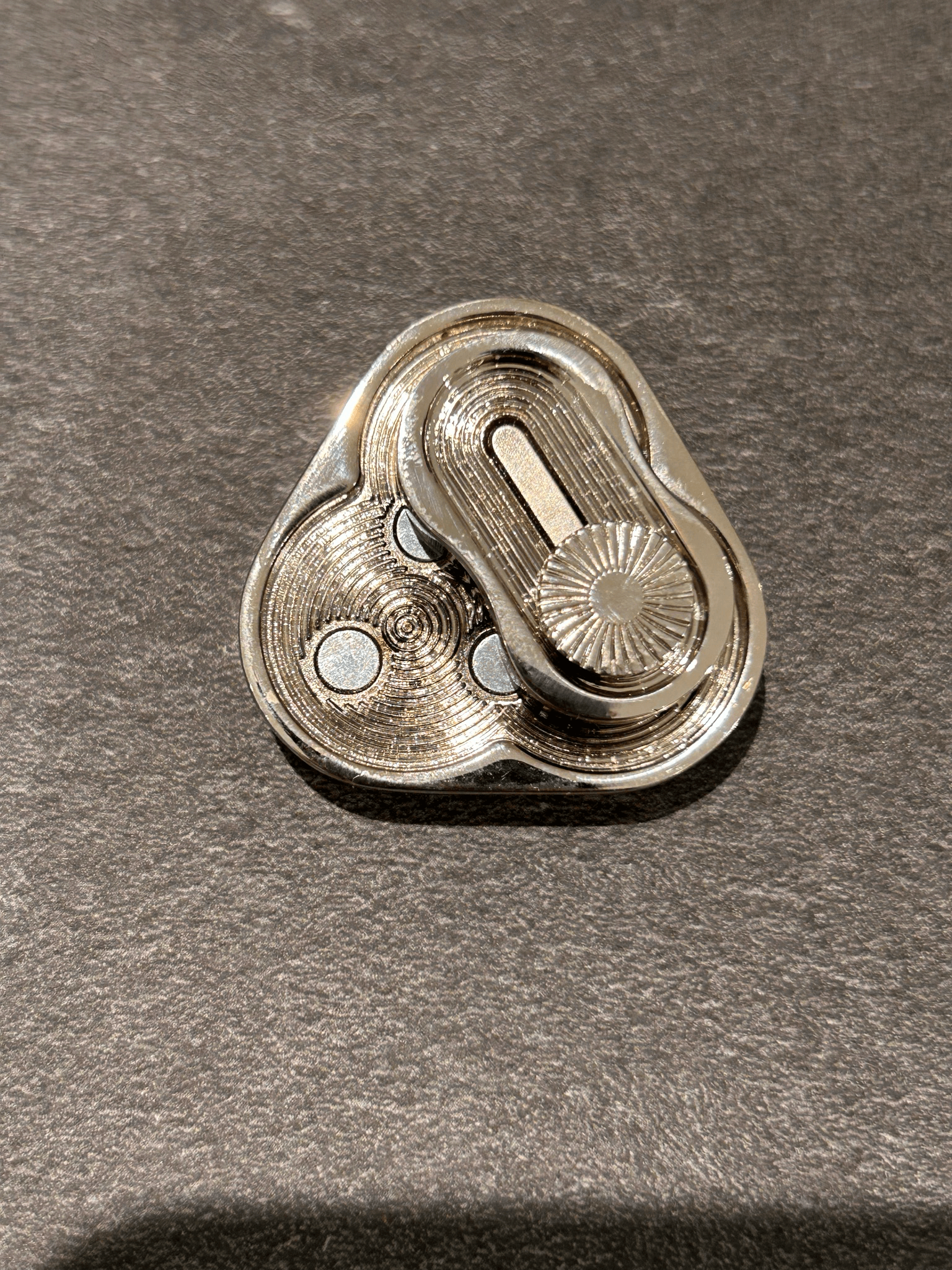 Silver Metal Triangle Slider vist som samlet model