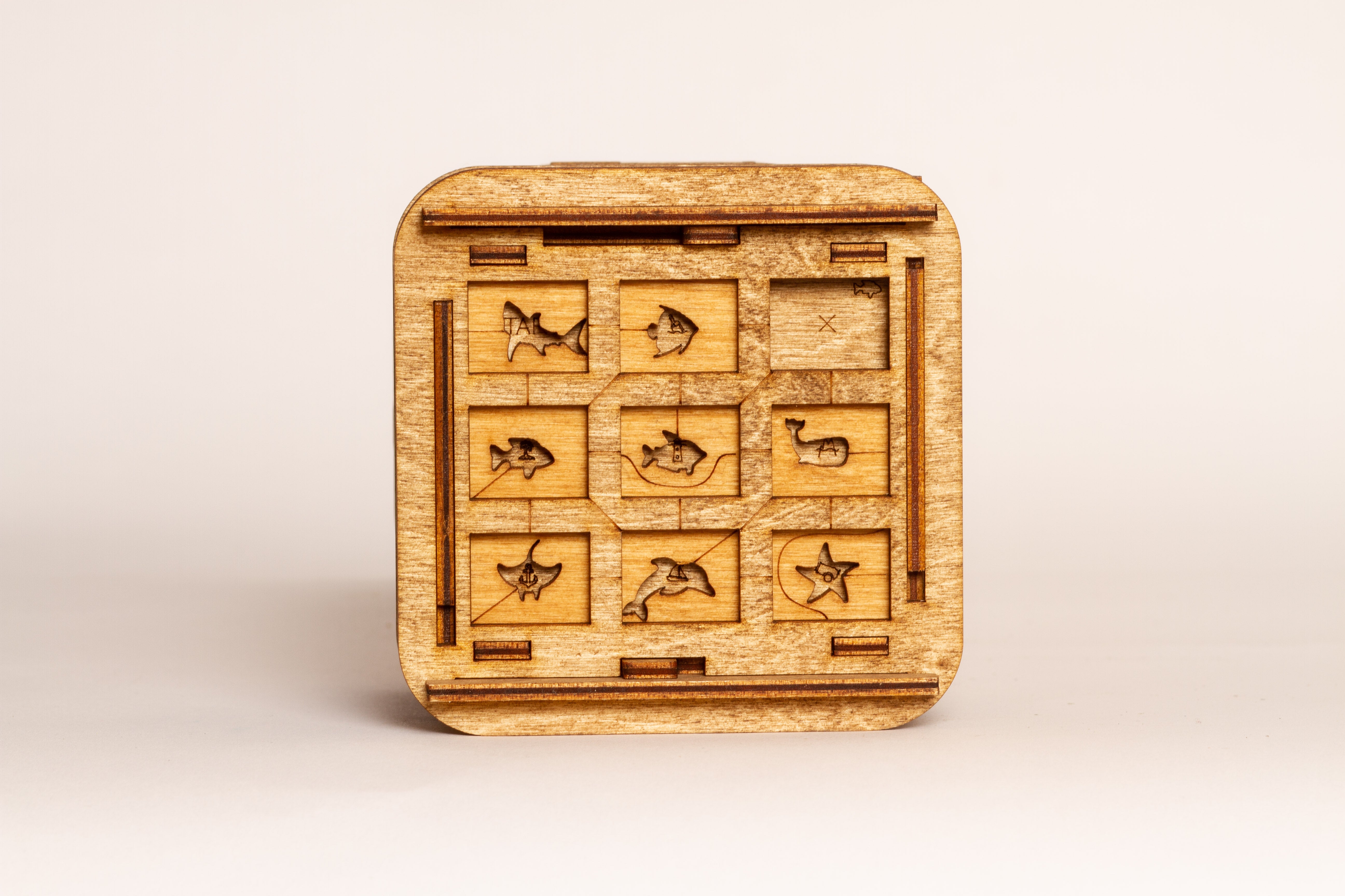 Detaljebillede af Cluebox: Davy Jones Locker – Escape Room in a Box