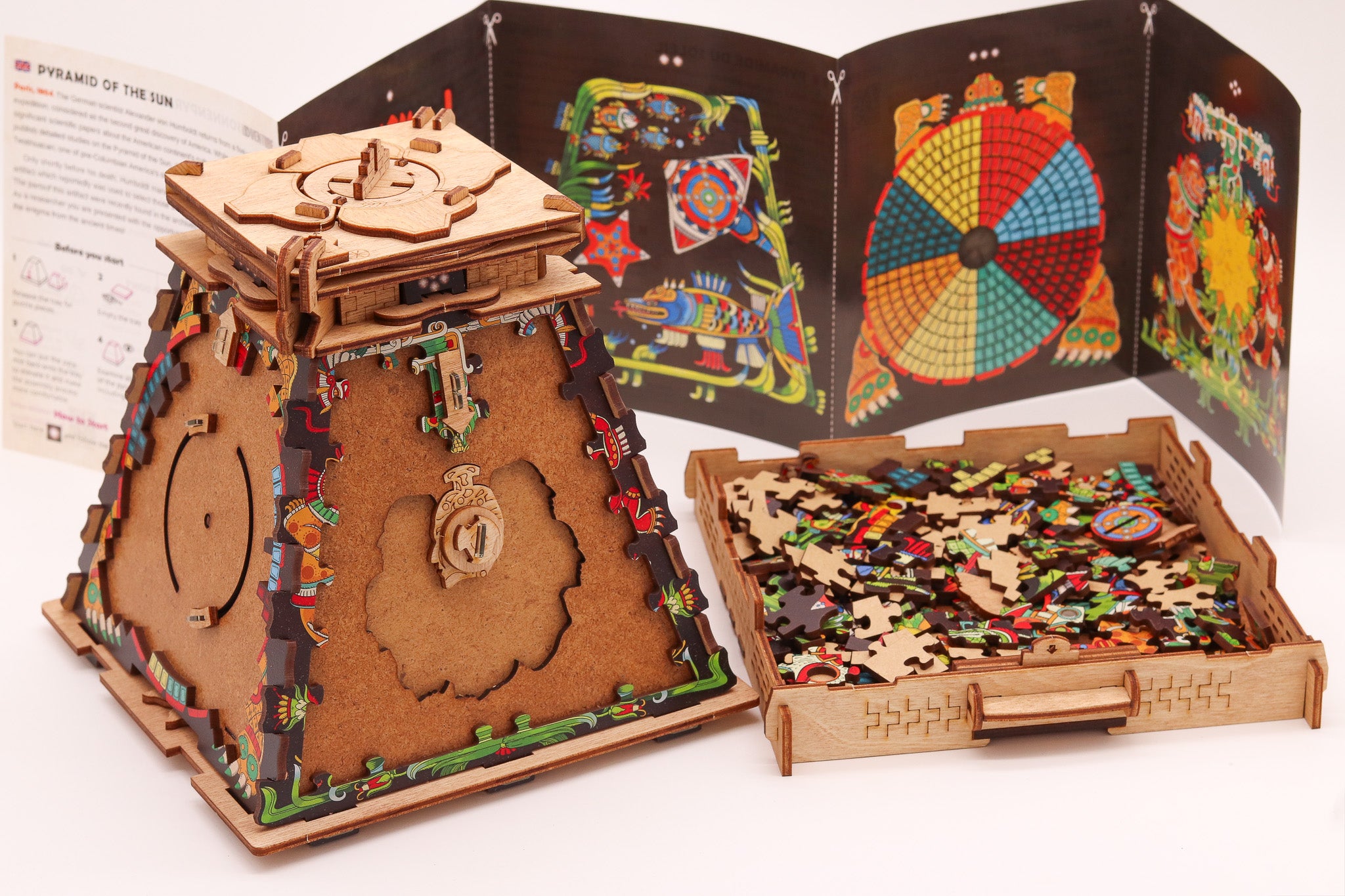 Detaljebillede af Cluebox: Pyramid of the Sun – Escape Room in a Box