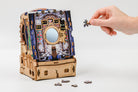 Detaljebillede af Cluebox: The Wonderbox of Alice – Escape Room in a Box