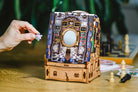 Detaljebillede af Cluebox: The Wonderbox of Alice – Escape Room in a Box