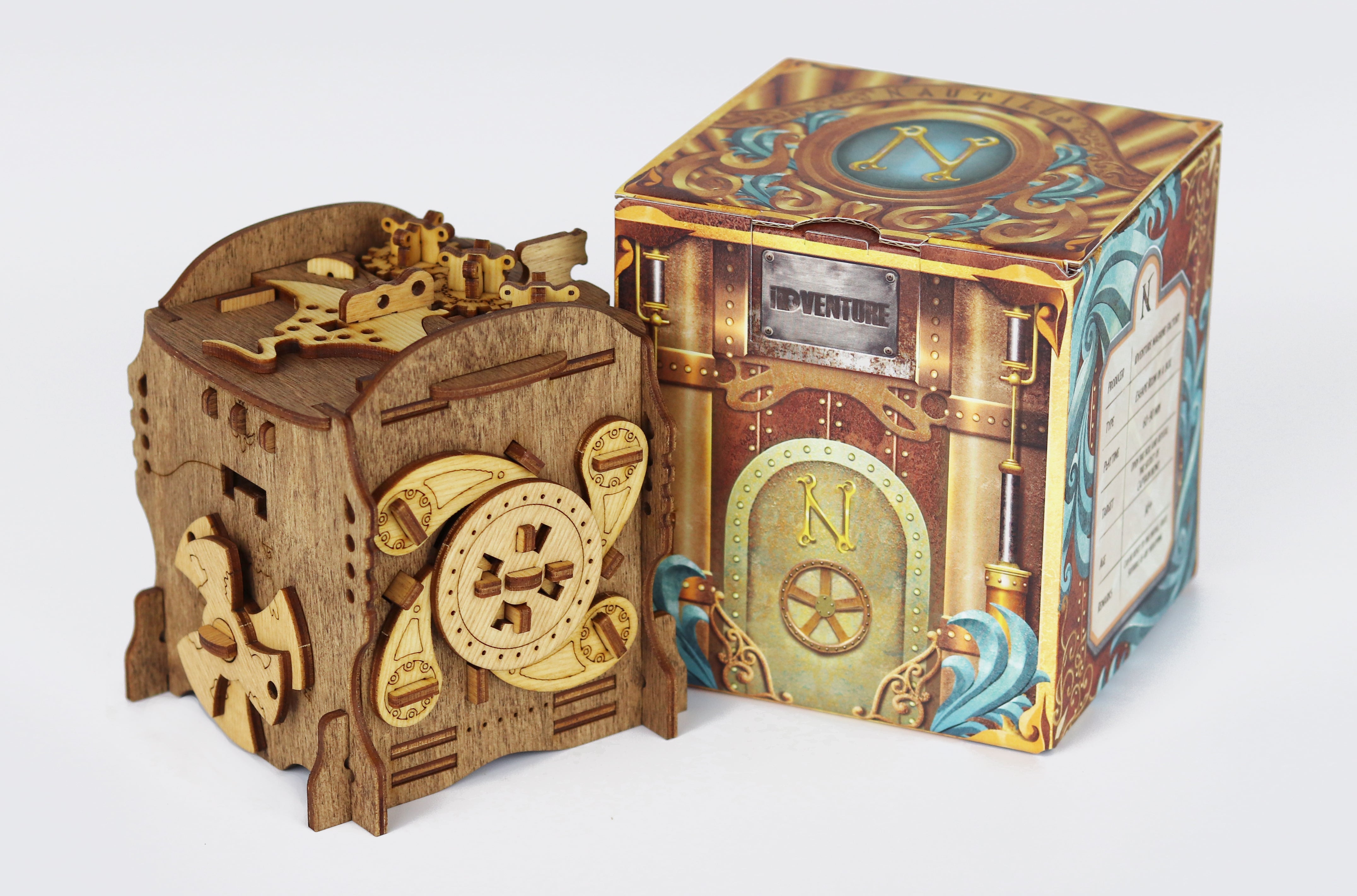Emballage til Cluebox: Captain Nemo's Nautilus – Escape Room in a Box fra Puzzles & More