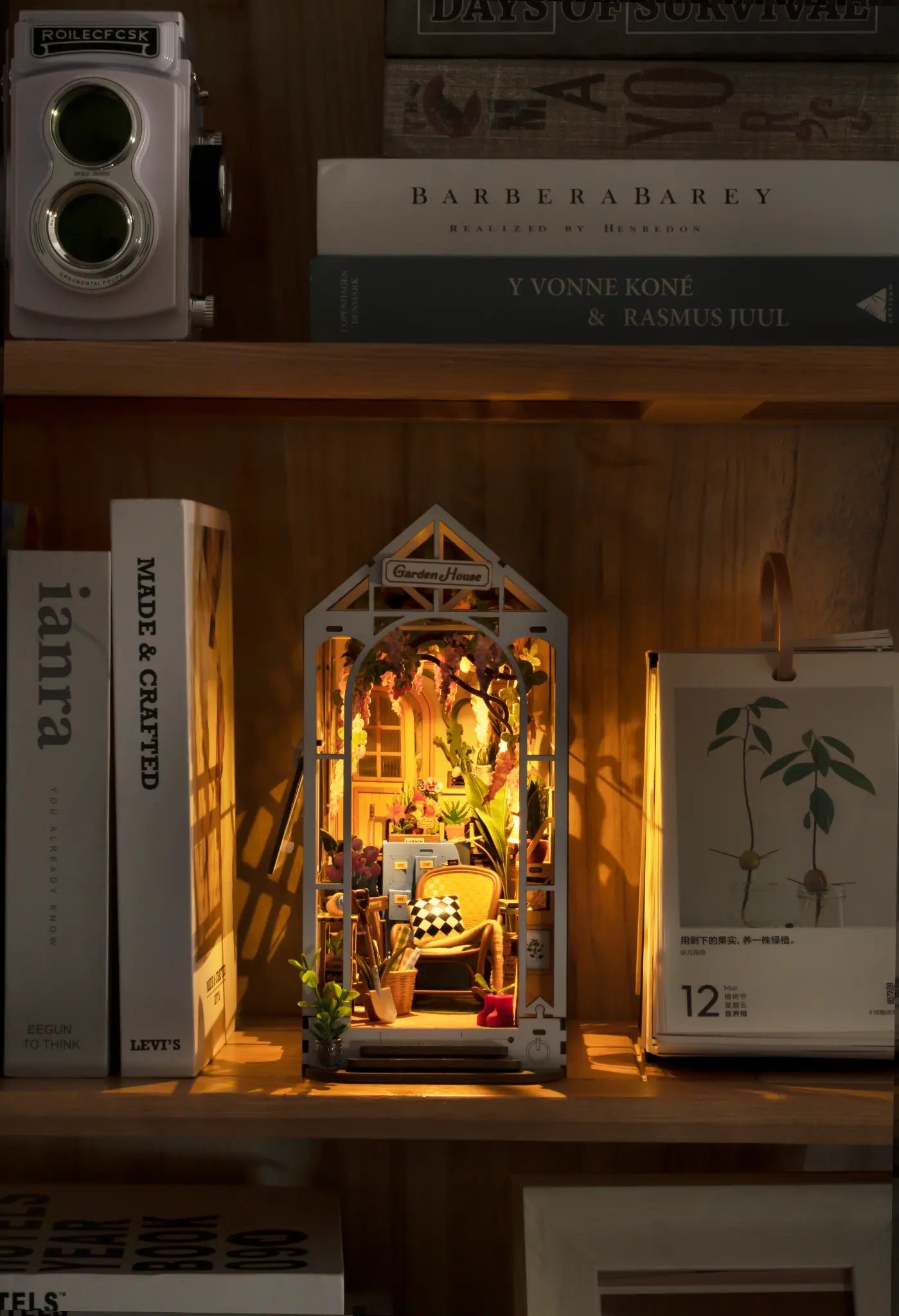 Detaljebillede af Rolife Garden House – DIY Book Nook