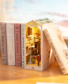 Detaljebillede af Rolife Sunshine Town – DIY Book Nook