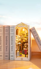 Detaljebillede af Rolife Sunshine Town – DIY Book Nook
