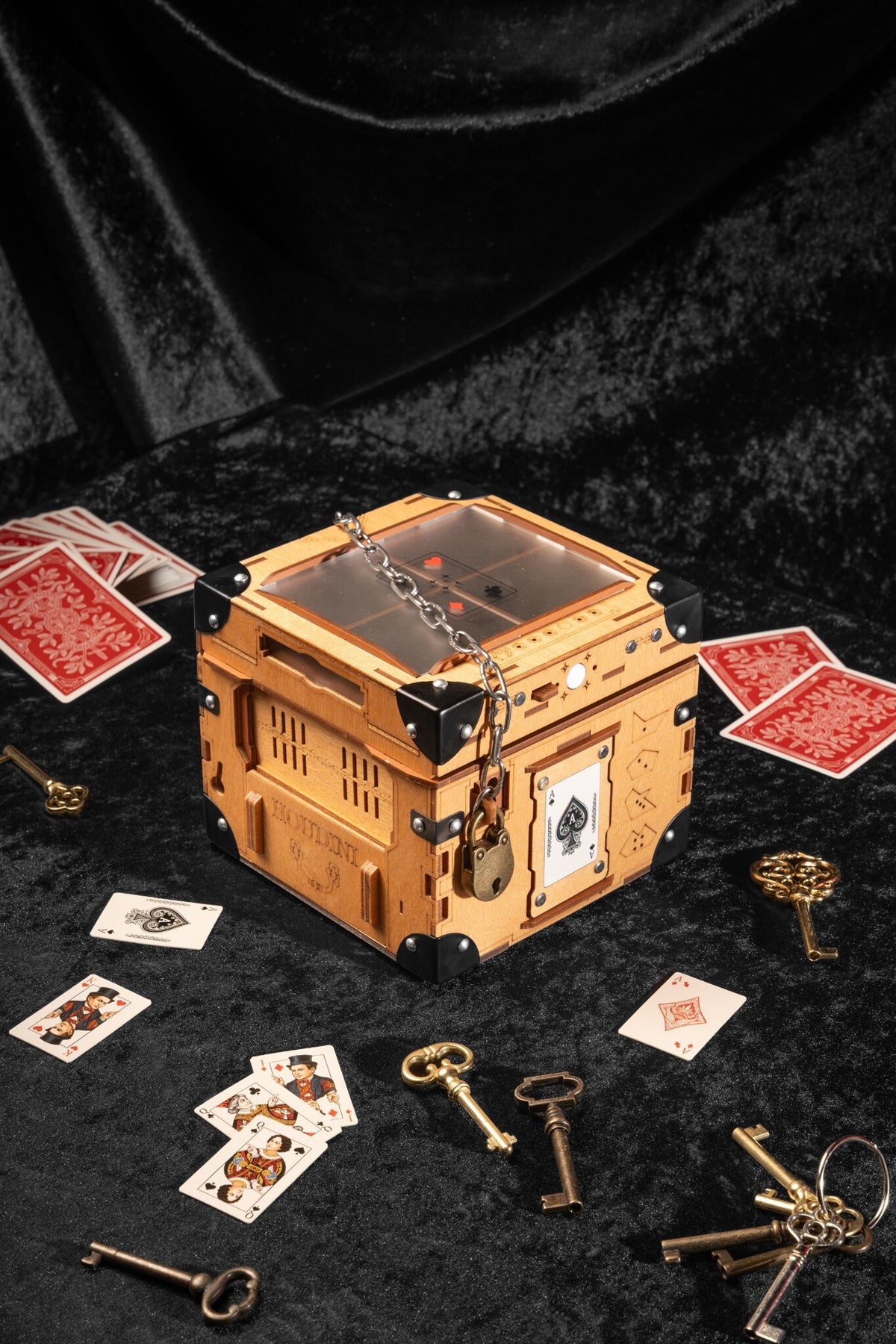 Houdini Double Escape Bundle træ-låsboks med kæde og hængelås, spillekort og nøgler på sort fløjl
