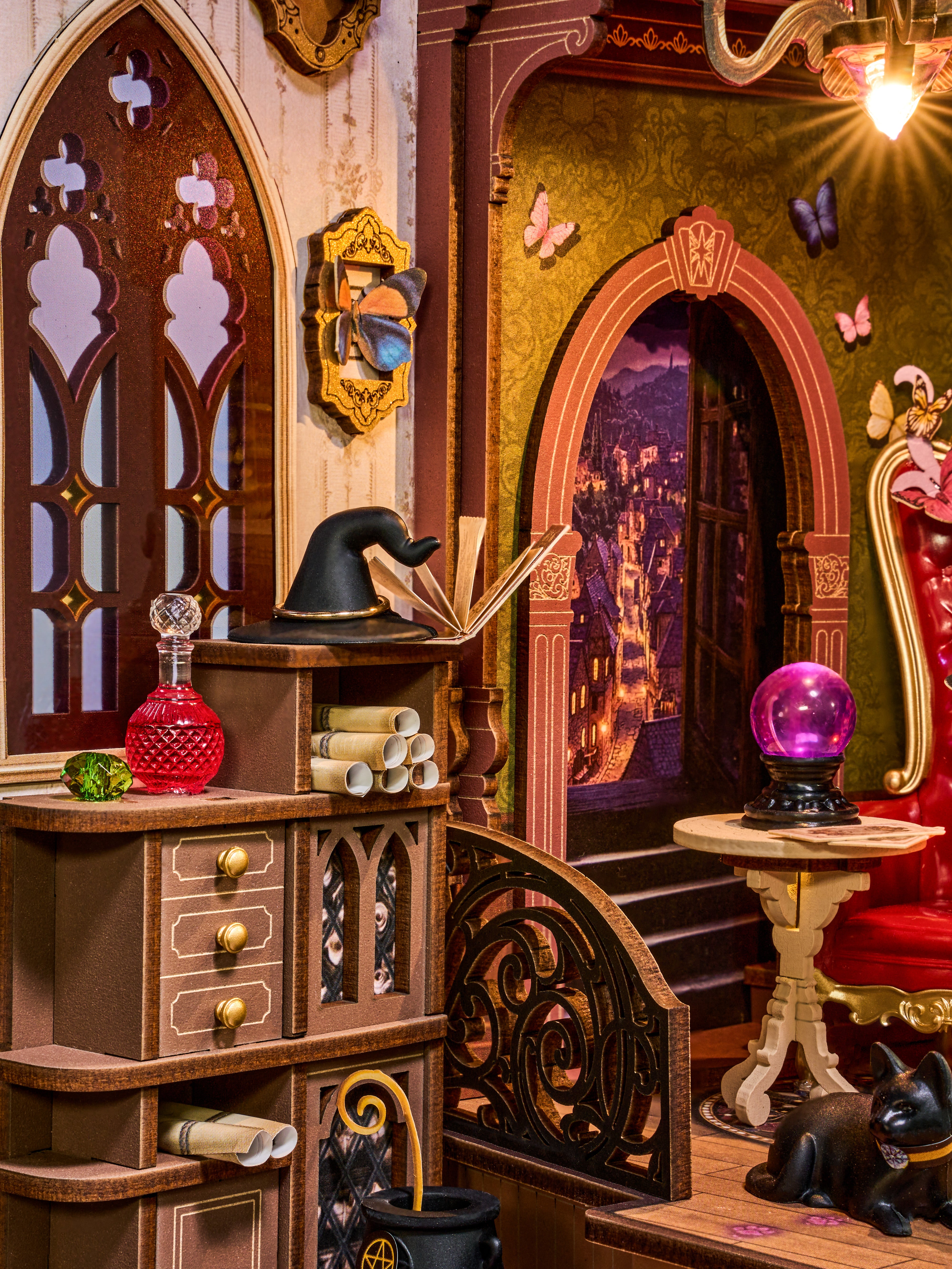 Detaljebillede af Rolife Magic Fantasy Corner – DIY Book Nook