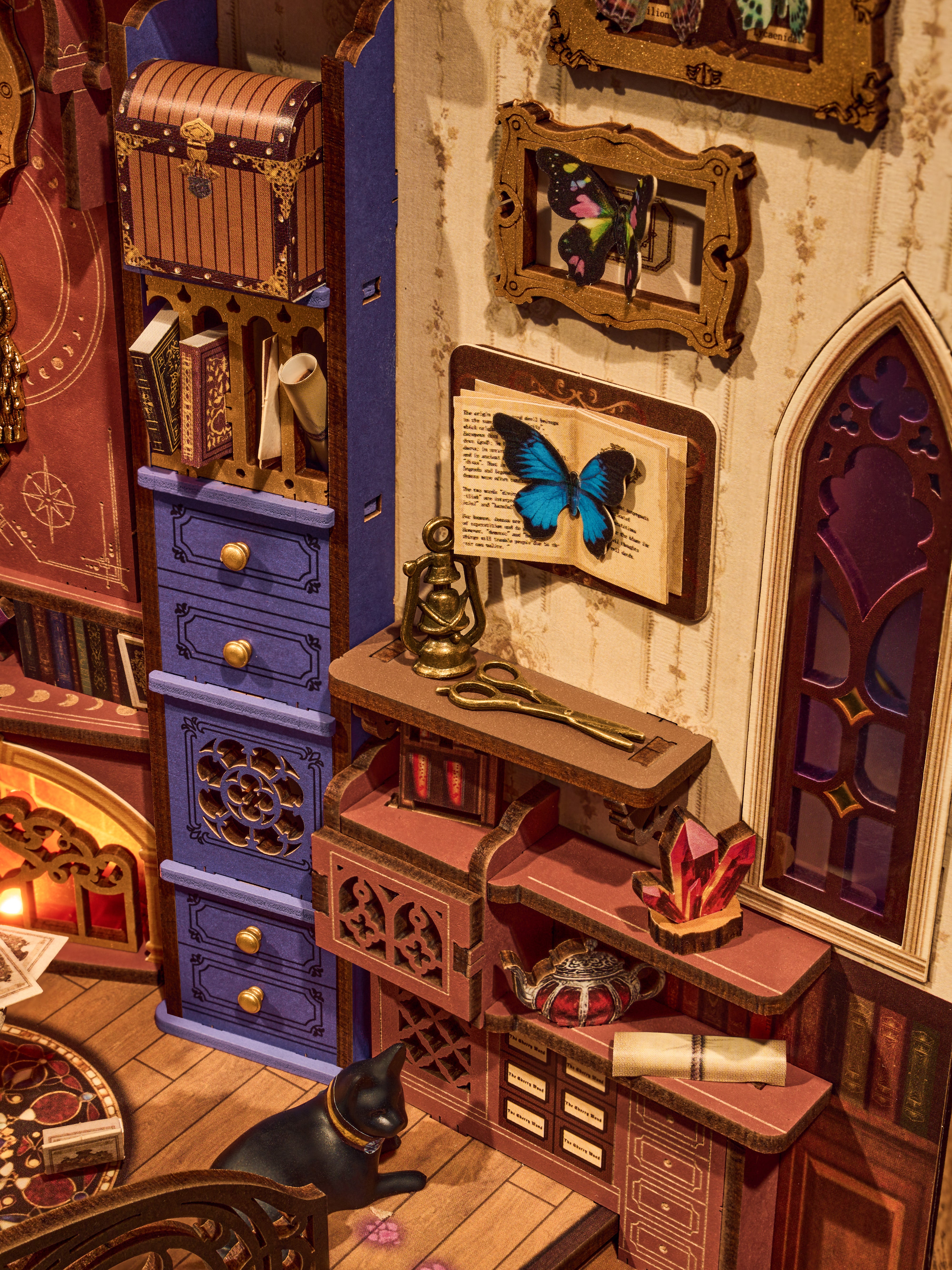Detaljebillede af Rolife Magic Fantasy Corner – DIY Book Nook